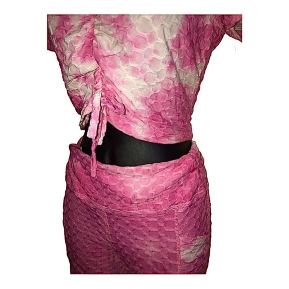 2 piece pink white v-neck printed crop top & booty shaping shorts set - Picture 13 of 15